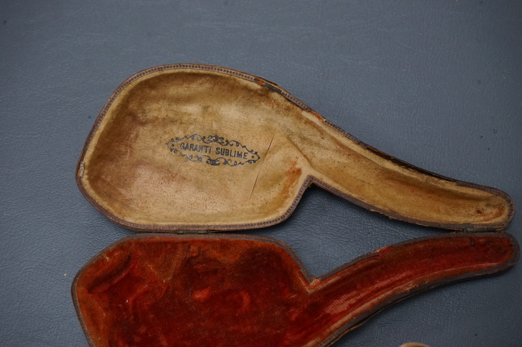 A carved meerschaum pipe, in case, pipe 14cm long.